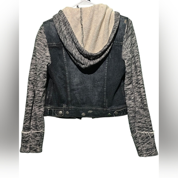 Free People EUC Denim Jacket with Gray Sleeves Small PTP 19 Length 19 Inches - Picture 4 of 5